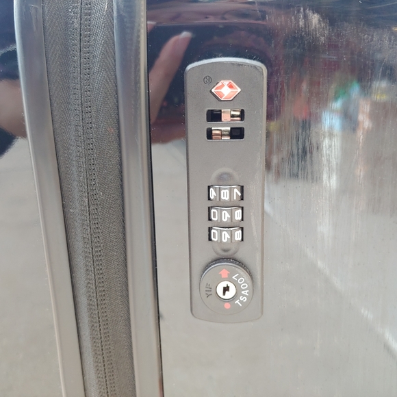 Ted Baker London 24" Rolling Spinner Suitcase - Picture 8 of 8